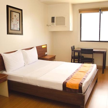 M Suites Hotel Makati City Extérieur photo