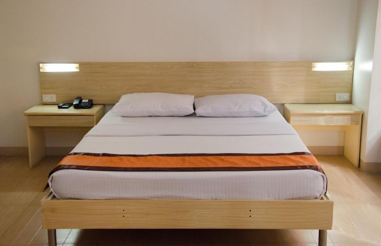 M Suites Hotel Makati City Extérieur photo