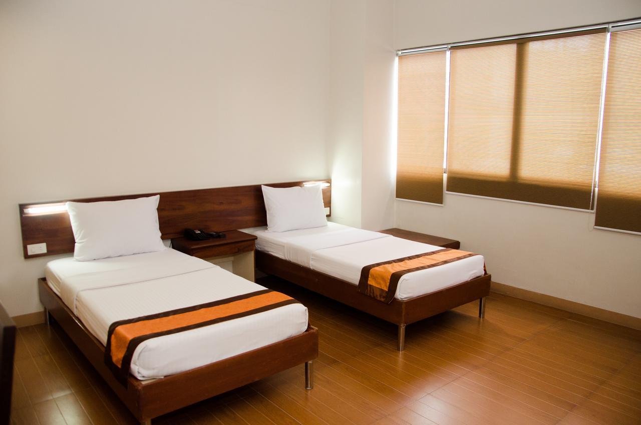 M Suites Hotel Makati City Extérieur photo