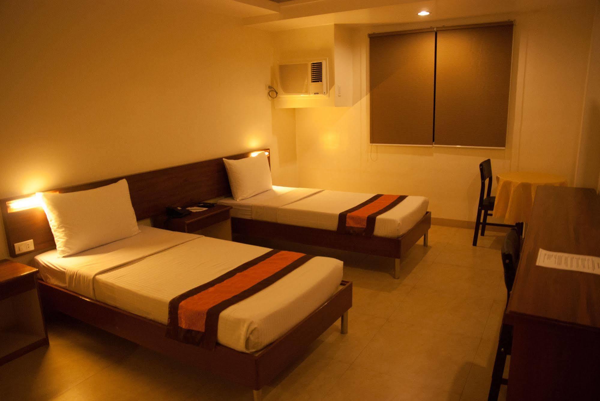 M Suites Hotel Makati City Extérieur photo