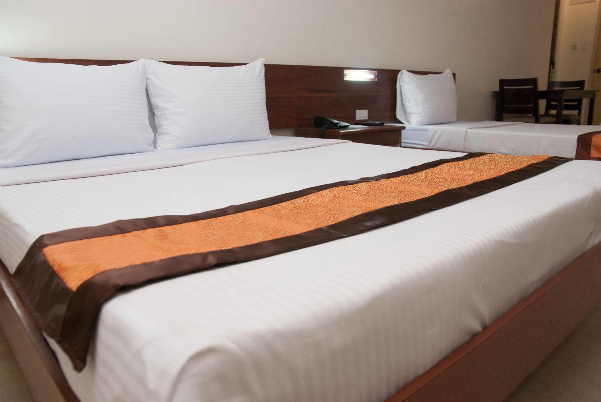 M Suites Hotel Makati City Extérieur photo