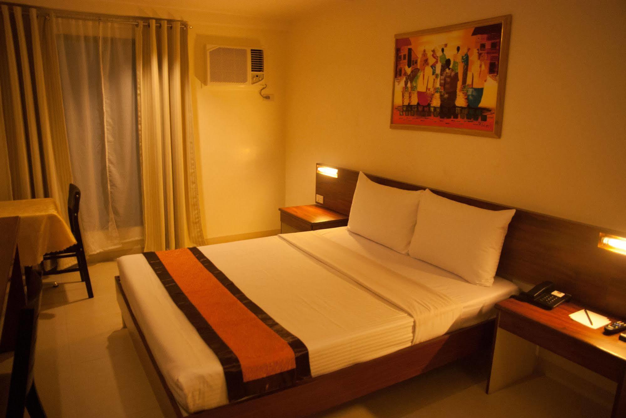 M Suites Hotel Makati City Extérieur photo