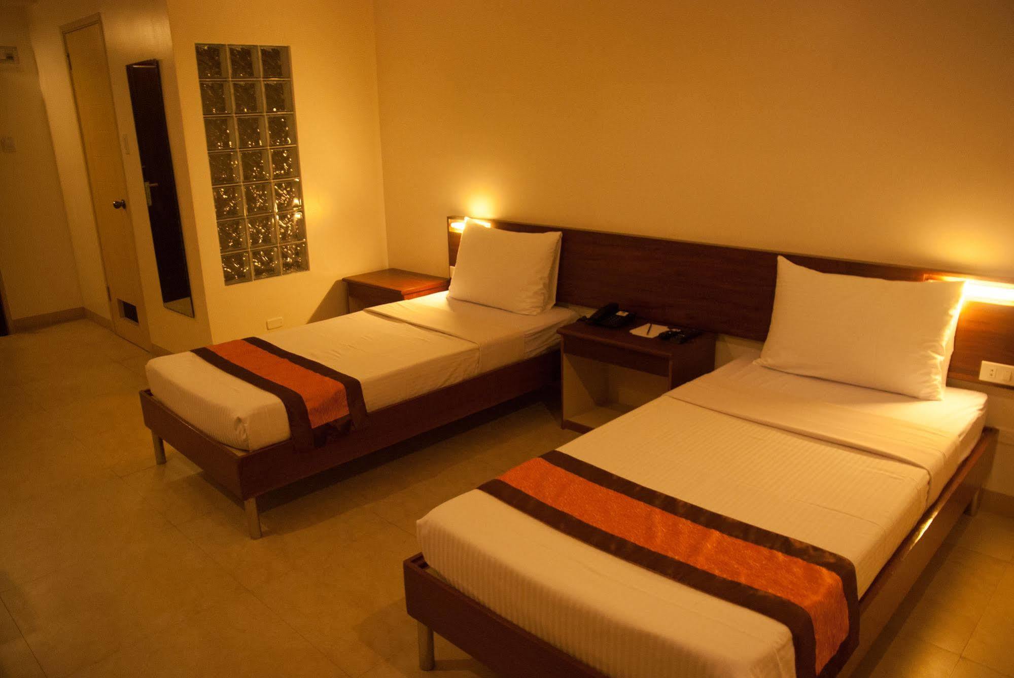 M Suites Hotel Makati City Extérieur photo