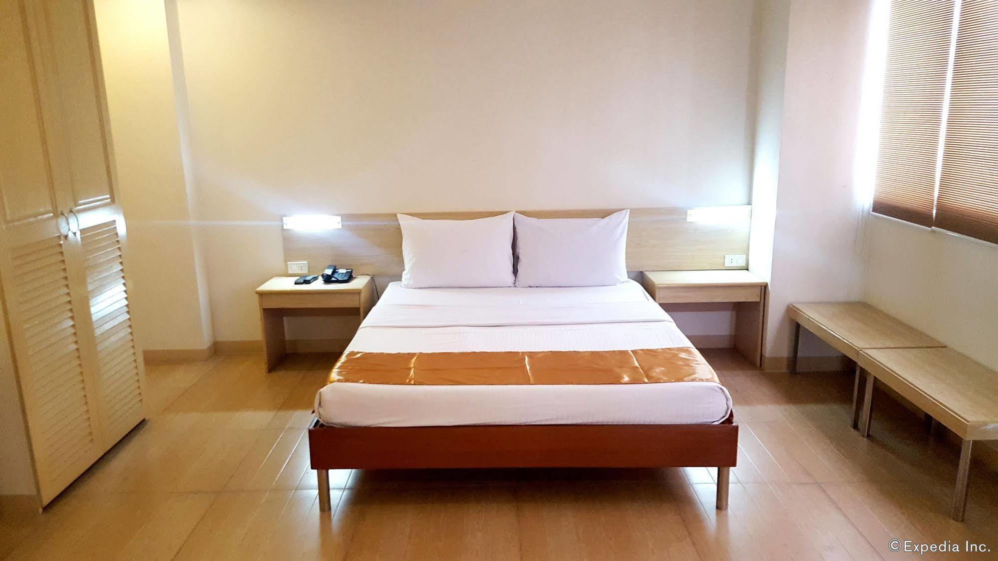 M Suites Hotel Makati City Extérieur photo