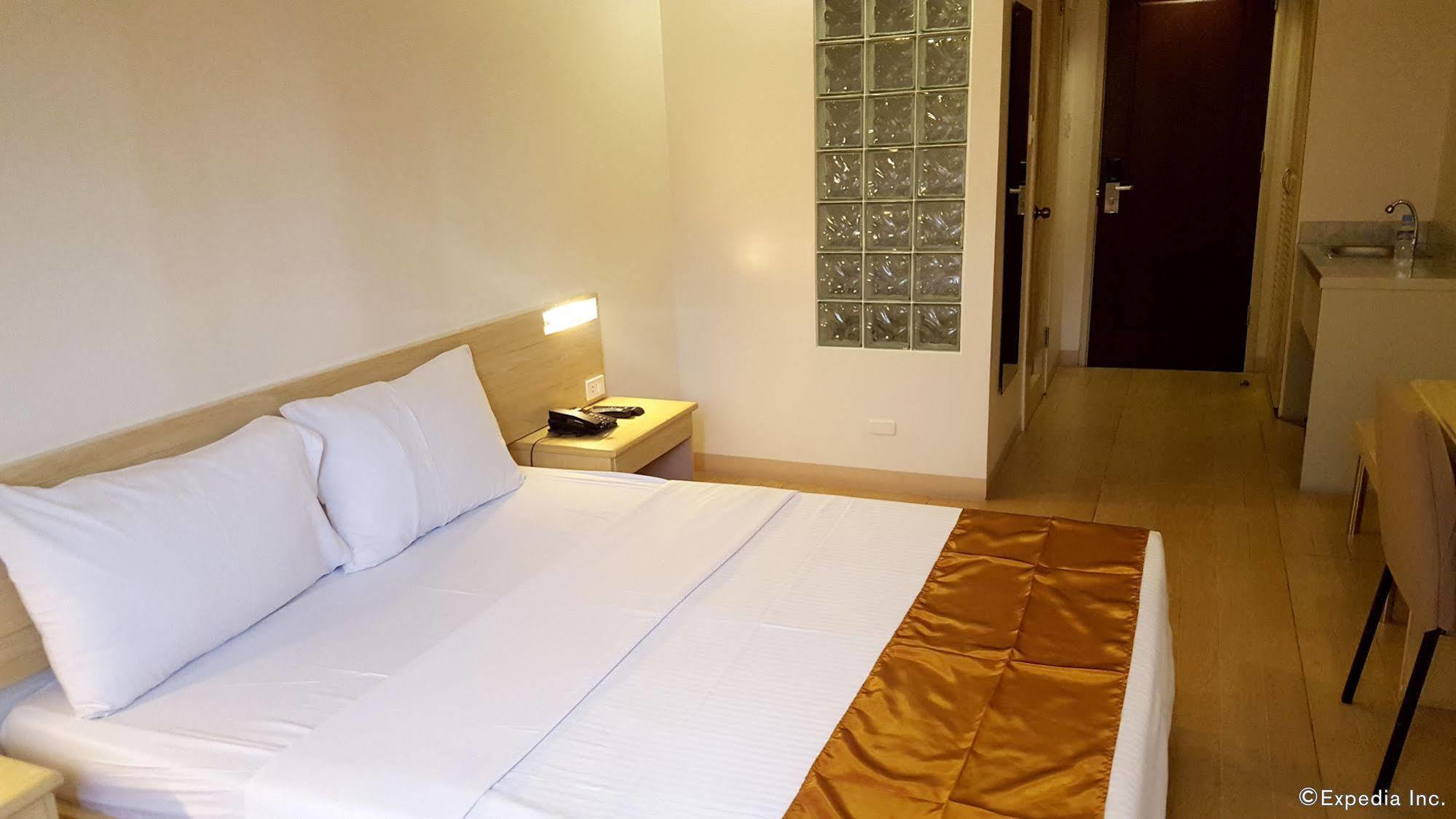 M Suites Hotel Makati City Extérieur photo