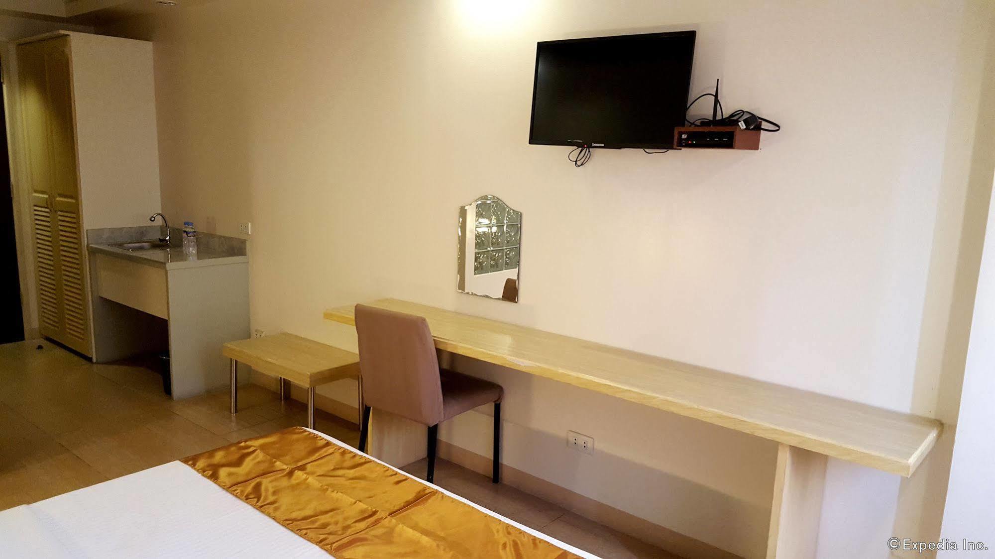 M Suites Hotel Makati City Extérieur photo