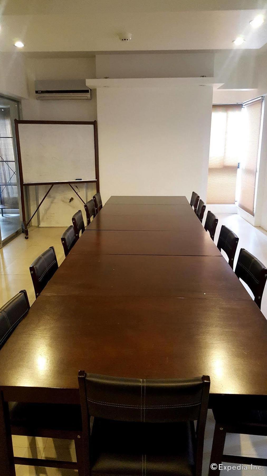 M Suites Hotel Makati City Extérieur photo